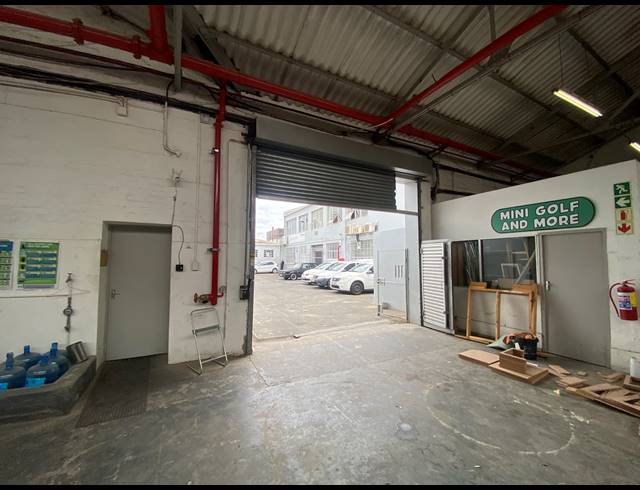 900M² WAREHOUSE TO LET IN PAARDEN EILAND